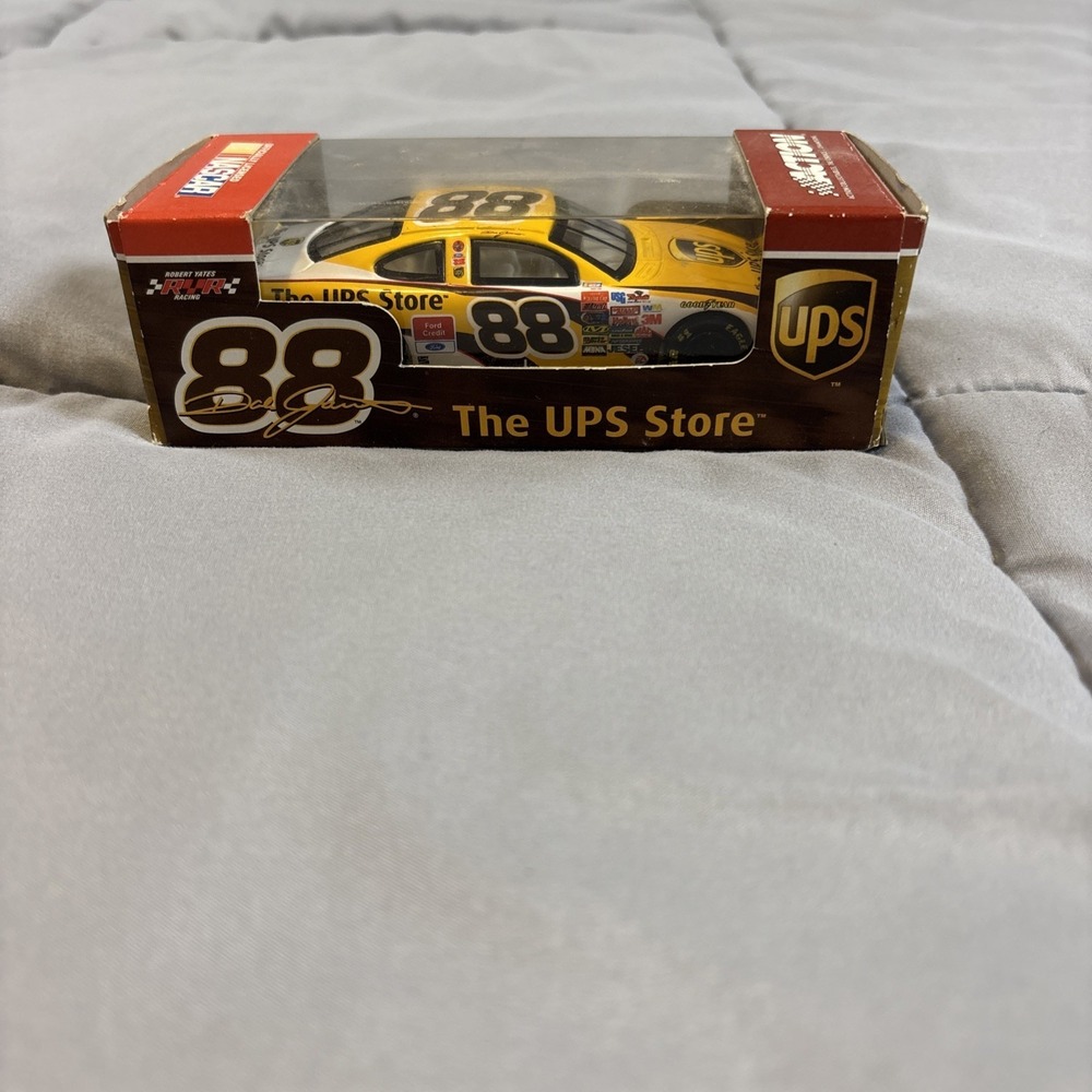 NIB 2003 Dale Jarrett #88 The UPS Store 1:43 NASCAR Action RCCA CLUB CAR Diecast
